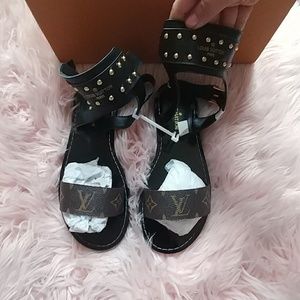 Louis Vuitton Sandals size 37 7 US